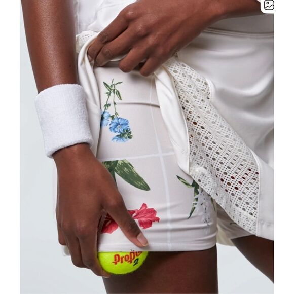 Tuckernuck White and Fresh Buds Perforated Tennis Skirt, Med $100 F34 - Picture 2 of 7